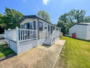 Beautiful Caravan With Decking At Carlton Meres Holiday Park, Suffolk Ref 60022M